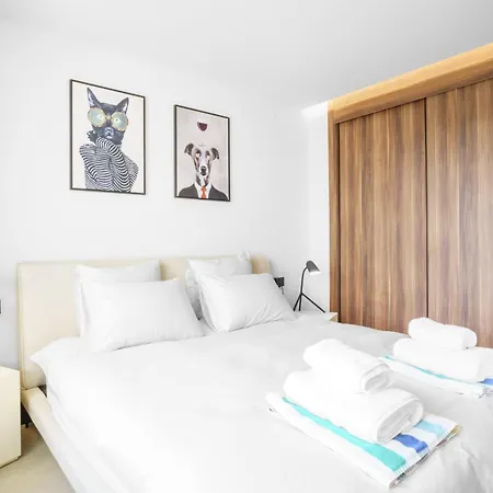 Lakes - 3 Bedroom *