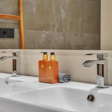- 3 Bedroom Luxury By Finest Apartament *