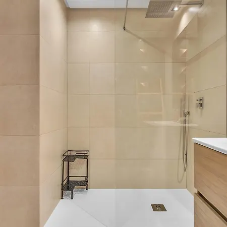 - 3 Bedroom Luxury By Finest Apartament *